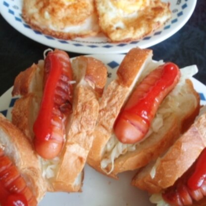 軽く炒めたキャベツがしんなり＆しゃきしゃきして、生のキャベツをはさむより食べやすいですね。朝食に美味しくいただきました。